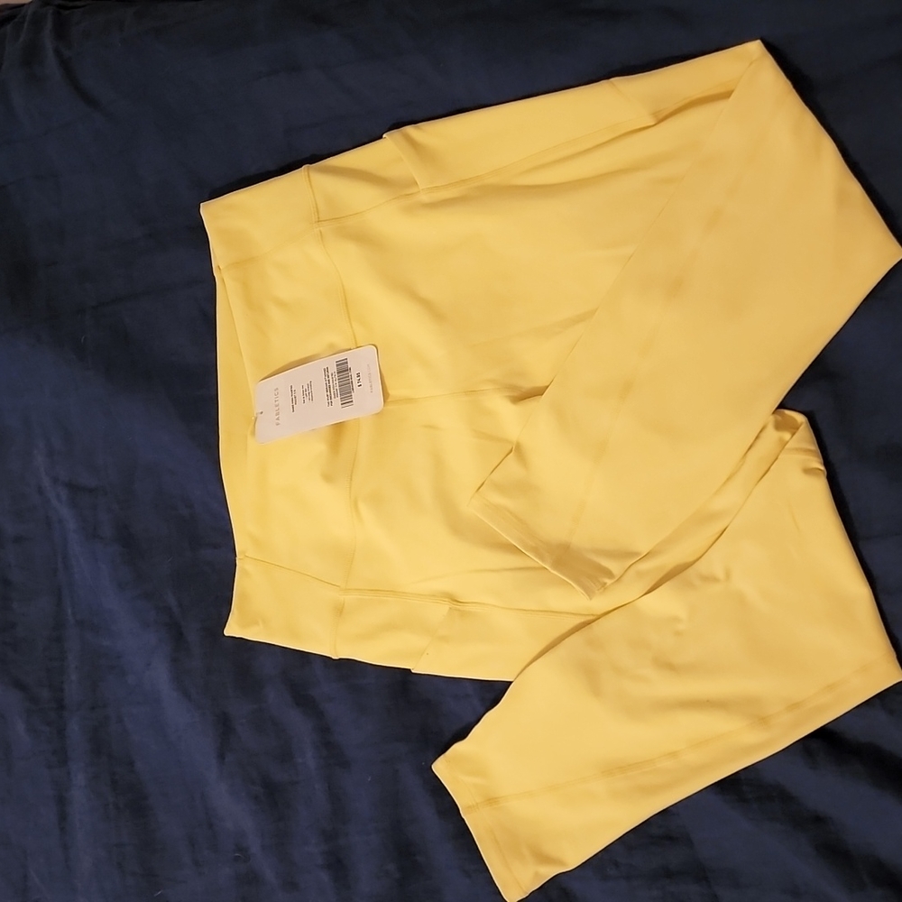 Fabletics Oasis High Waisted 7/8 leggings NWT
